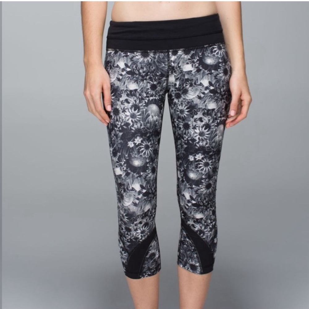 Lululemon Run Inspire Crop II Luxtreme Flowabunga Black Angel Wing Black Size 4